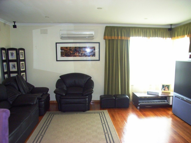 9 Wilkinson Way, Endeavour Hills VIC 3802