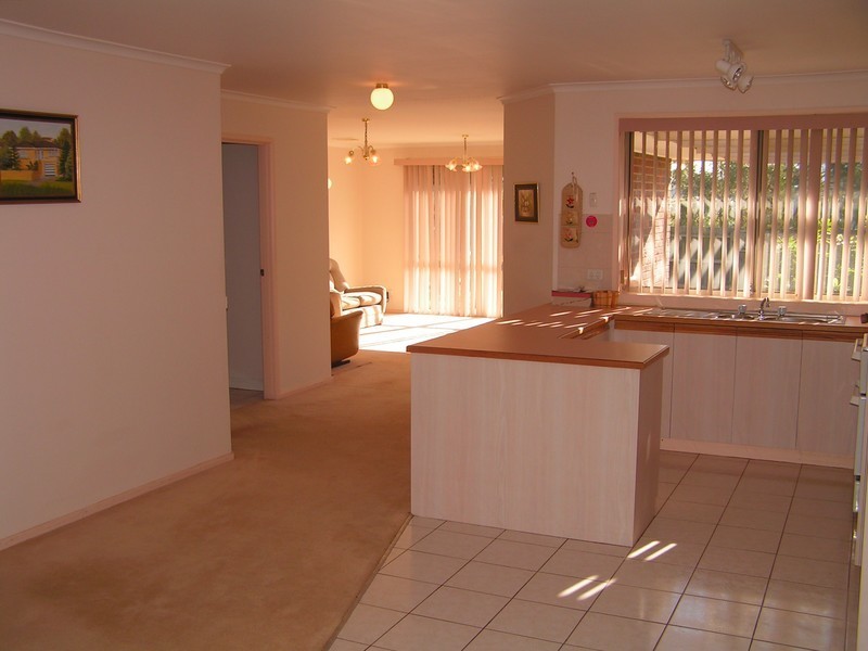 96B Somerset Dve, Dandenong North VIC 3175