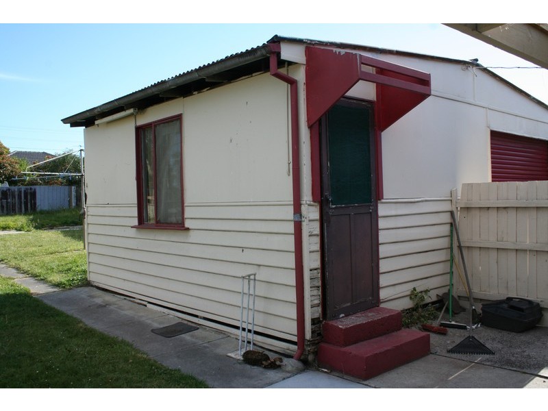 18 Burrows Avenue, Dandenong VIC 3175