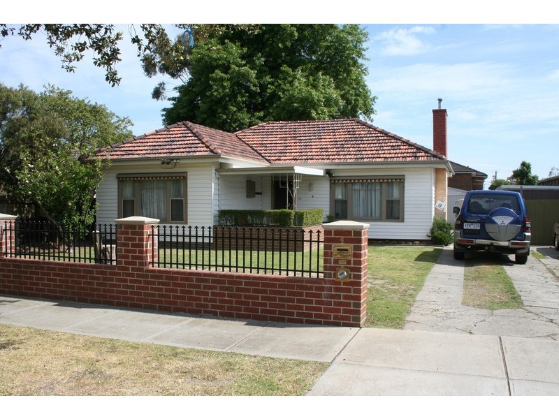 4 Gwenda St, Dandenong VIC 3175
