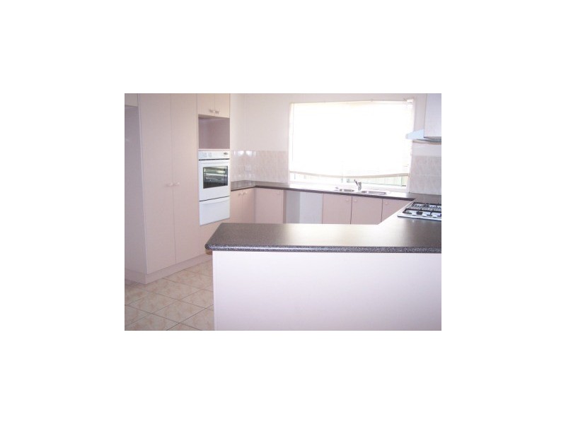 2/16 Burrows Ave, Dandenong VIC 3175