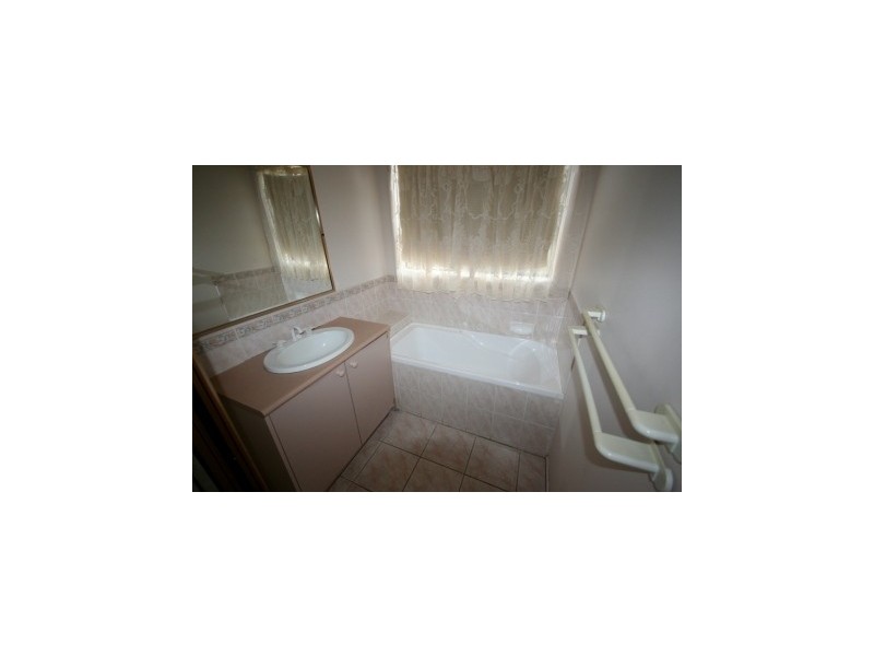 2/16 Burrows Ave, Dandenong VIC 3175