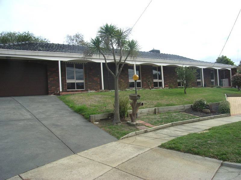 8 Robyn Court, Dandenong North VIC 3175