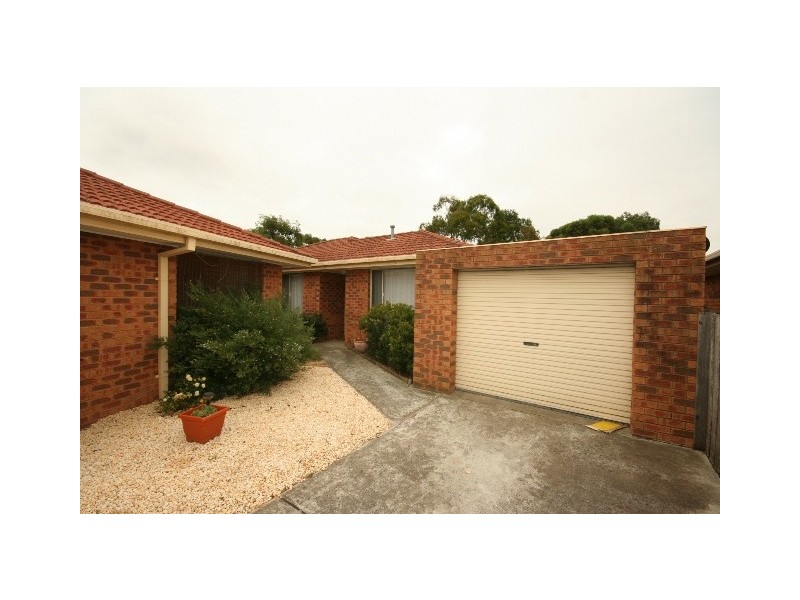 2/33 Parkview Close, Dandenong VIC 3175