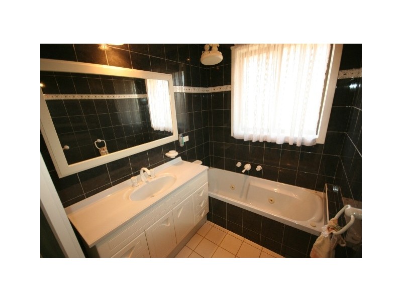 18 Bunarong Court, Dandenong North VIC 3175