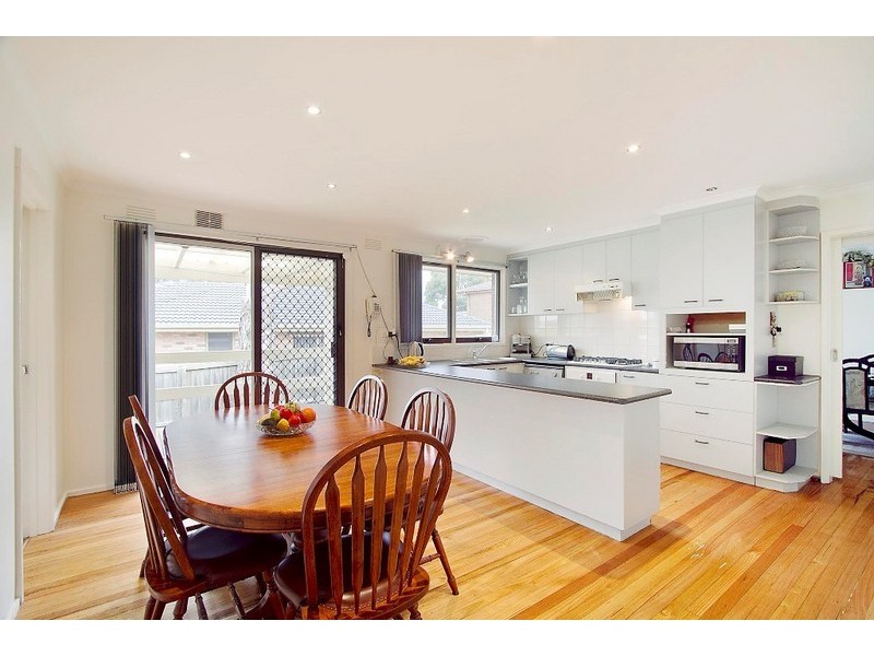 48 William Perry Close, Endeavour Hills VIC 3802