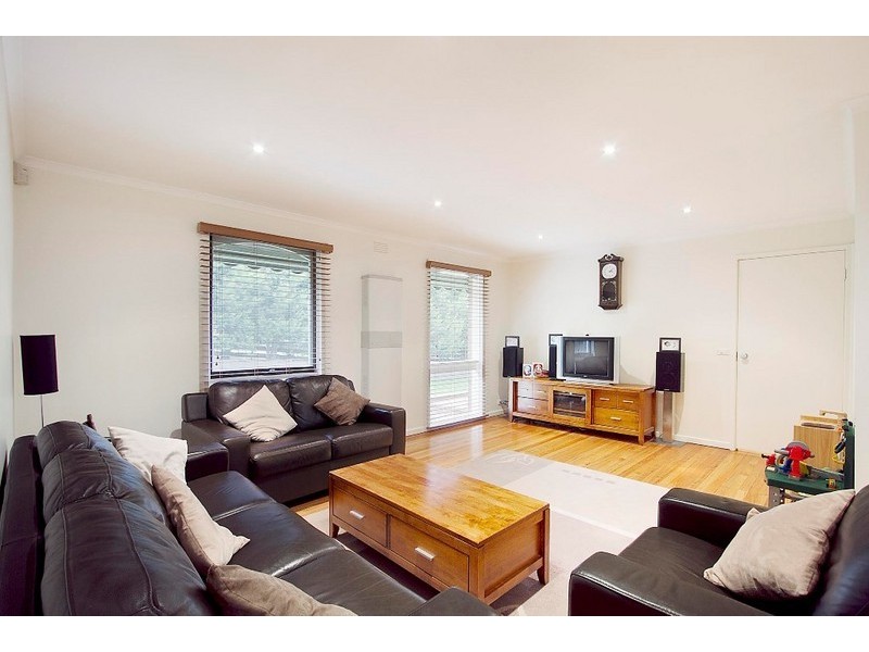 48 William Perry Close, Endeavour Hills VIC 3802