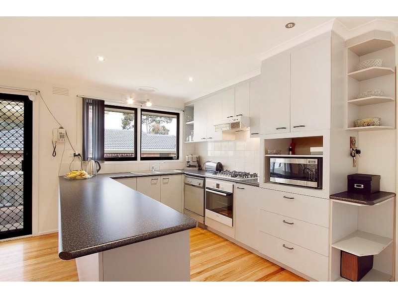 48 William Perry Close, Endeavour Hills VIC 3802