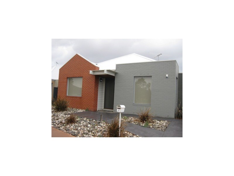 7 River Red Grove, Pakenham VIC 3810