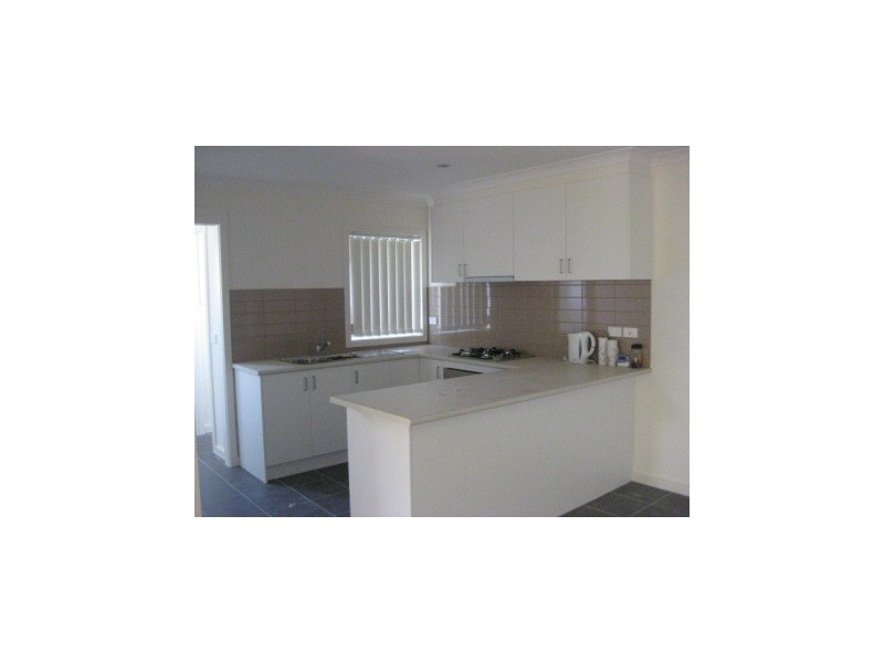 1/11 Laburnum Gve, Doveton VIC 3177