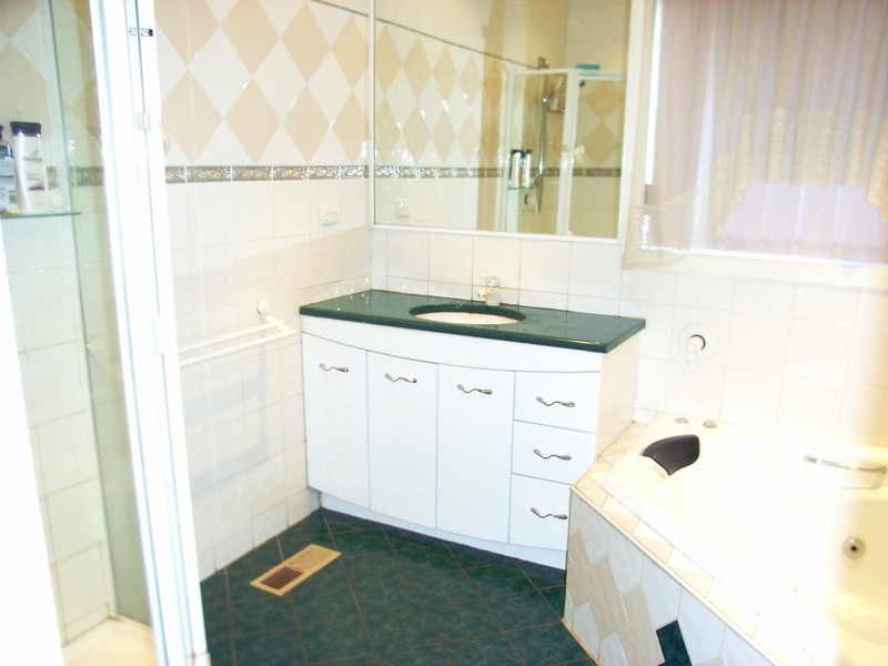 25 Carlisle Road, Hallam VIC 3803