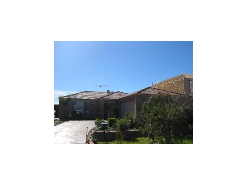 8 Aileen Crt, Hallam VIC 3803