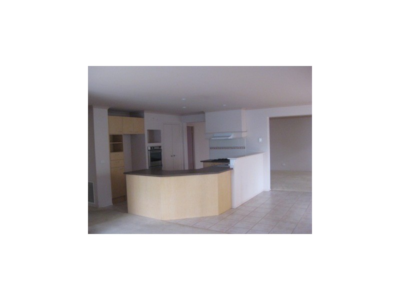 30 Central Parkway, Cranbourne VIC 3977