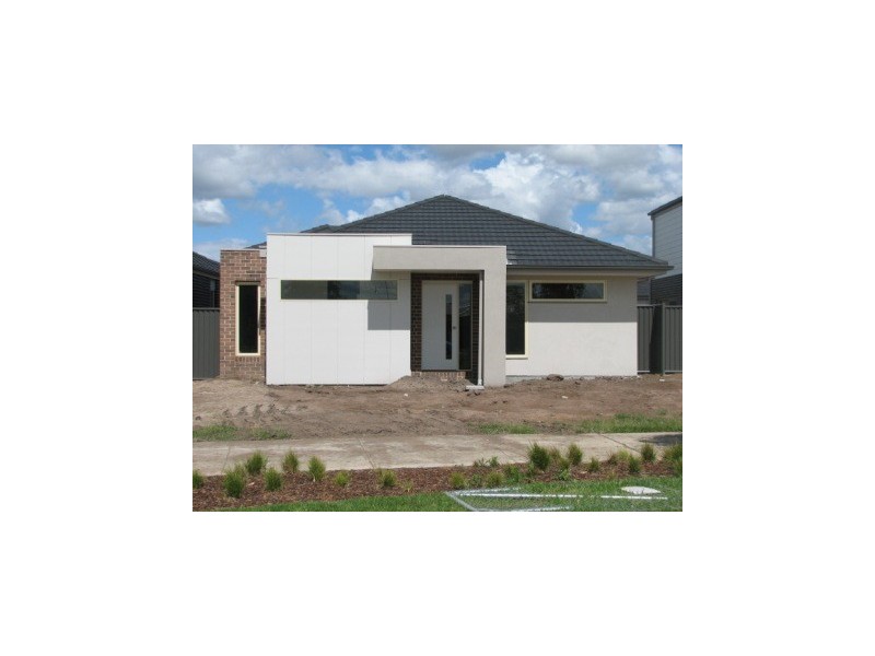 10 Meditate Ln, Cranbourne North VIC 3977