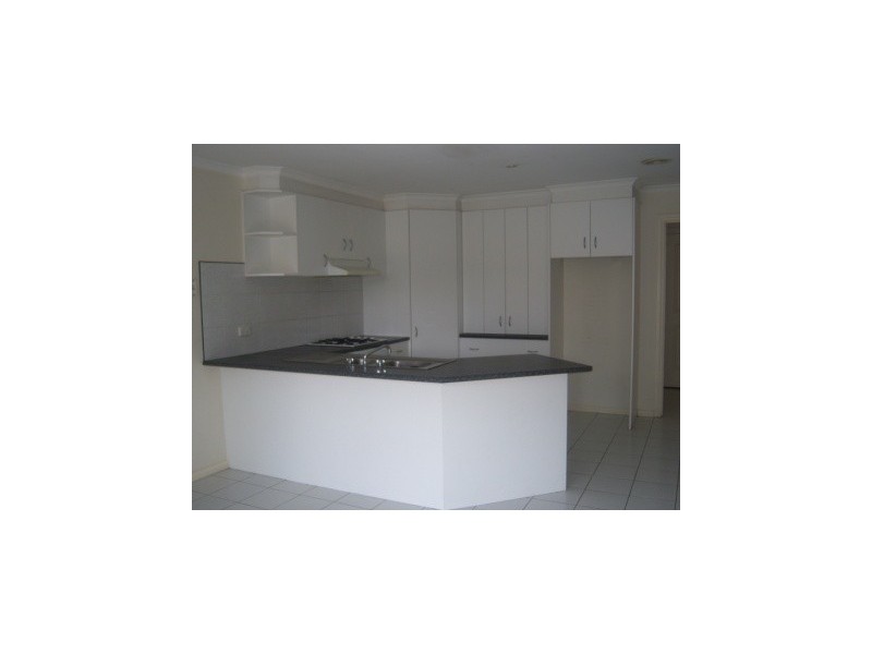 2/20  Robjant St, Hampton Park VIC 3976