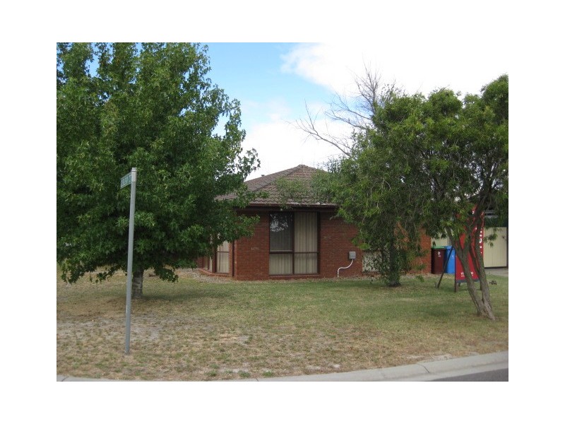 21 Maltravers Crs, Cranbourne North VIC 3977