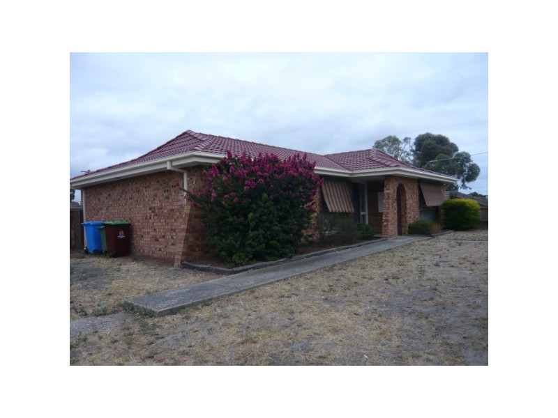 8 Margaret Crt, Hampton Park VIC 3976