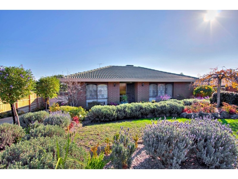 4 Sutherland Court, Endeavour Hills VIC 3802
