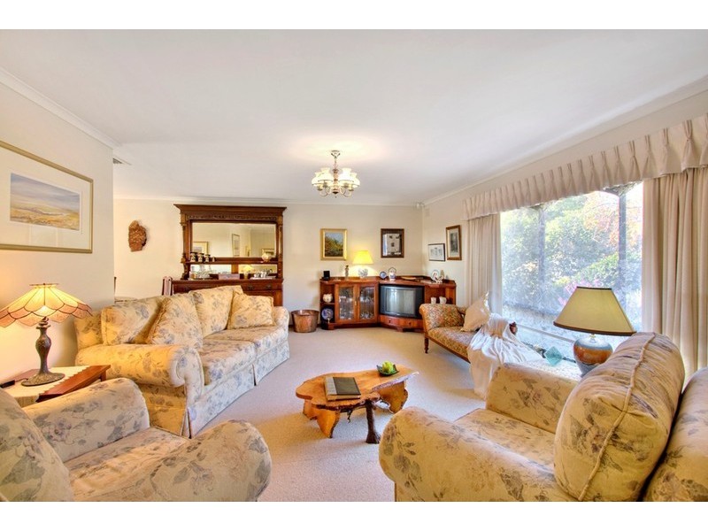 4 Sutherland Court, Endeavour Hills VIC 3802