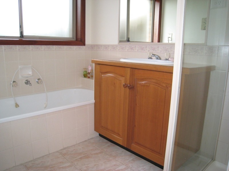 21 Preston Avenue, Endeavour Hills VIC 3802