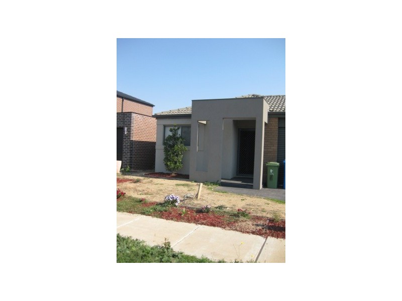11 Pharoah Dve, Cranbourne VIC 3977