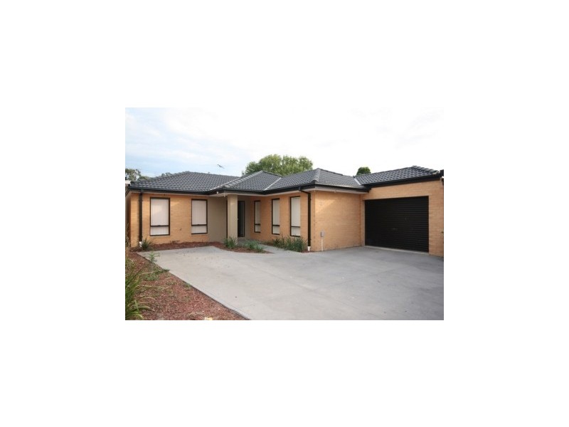 2/30  Grand Central Blvd, Pakenham VIC 3810