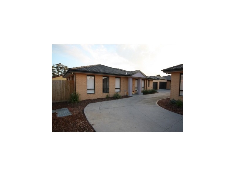 4/30 Grand Central Blvd, Pakenham VIC 3810