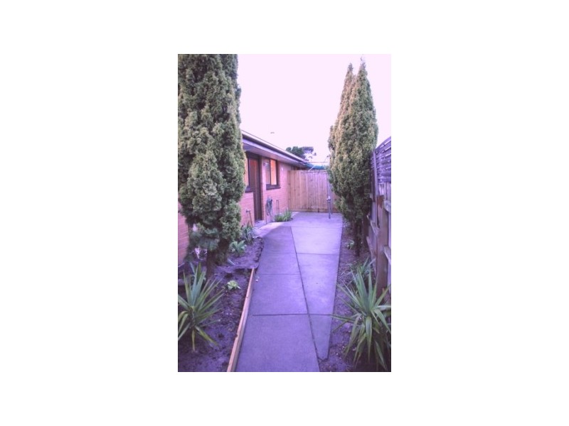 2/83 Langhorne St, Dandenong VIC 3175