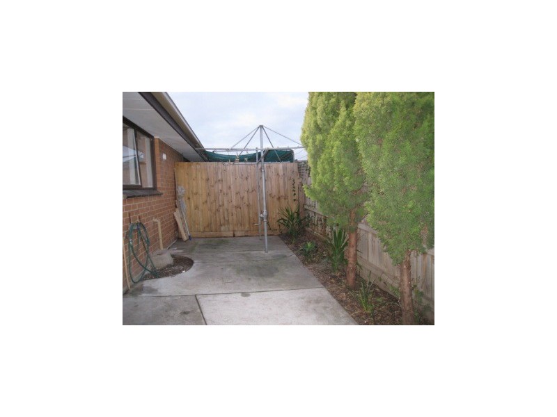 2/83 Langhorne St, Dandenong VIC 3175