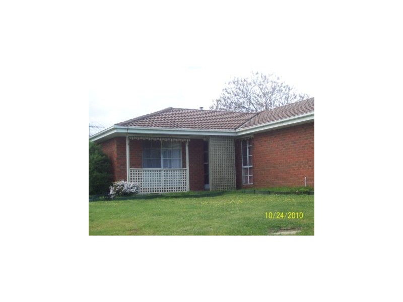 2 Robbins Way, Hampton Park VIC 3976