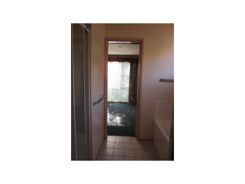 10 Edith Rise, Hampton Park VIC 3976