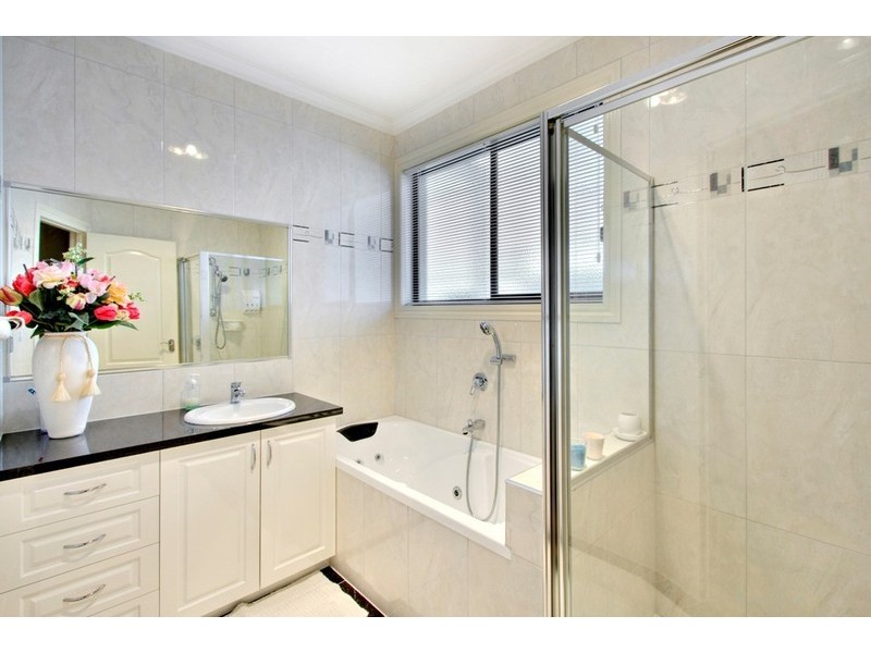 6 The Rise, Narre Warren VIC 3805