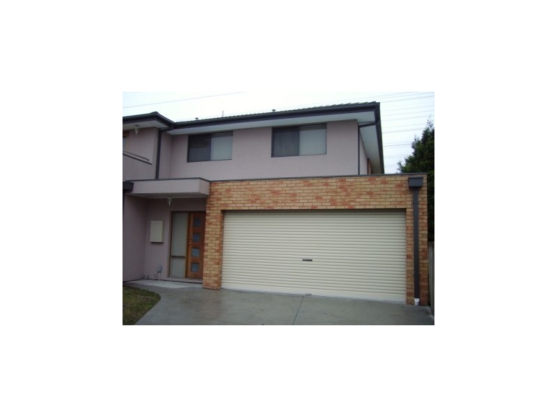 2/151 Hinrichsen Dve, Hallam VIC 3803