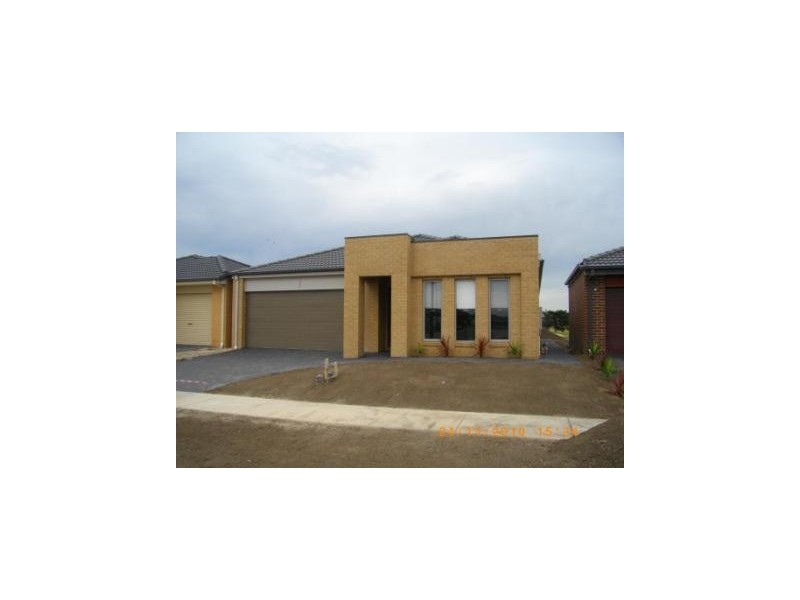 14 Cerbera Bend, Cranbourne North VIC 3977