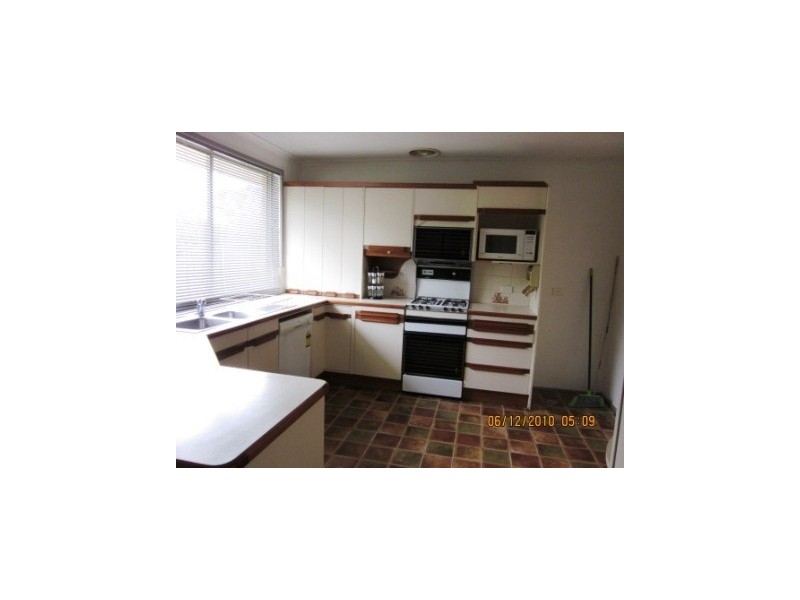 4 Manning Clse, Hampton Park VIC 3976