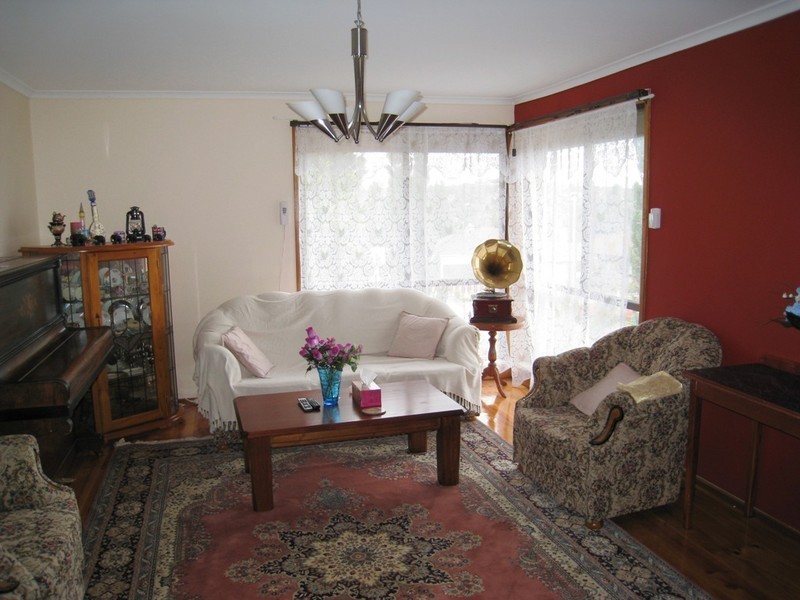 14 Peebles Street, Endeavour Hills VIC 3802