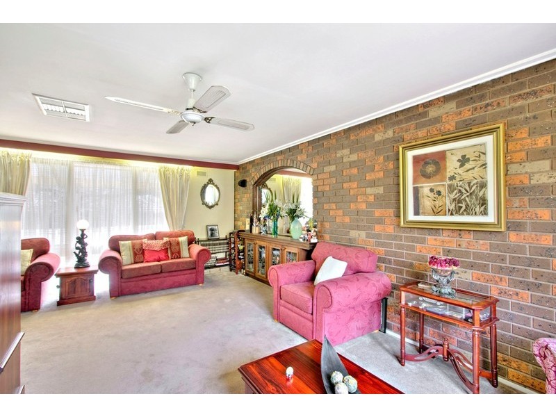 80 James Cook Drive, Endeavour Hills VIC 3802