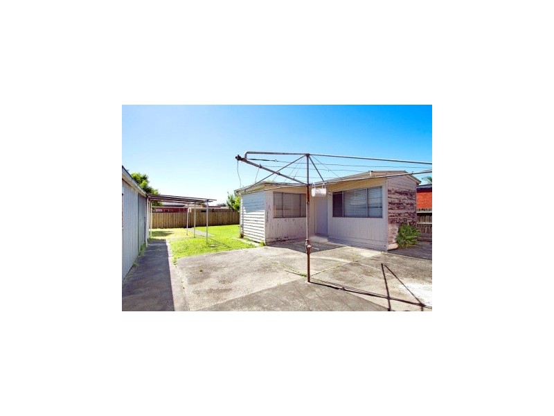 143 Gladstone Rd, Dandenong VIC 3175