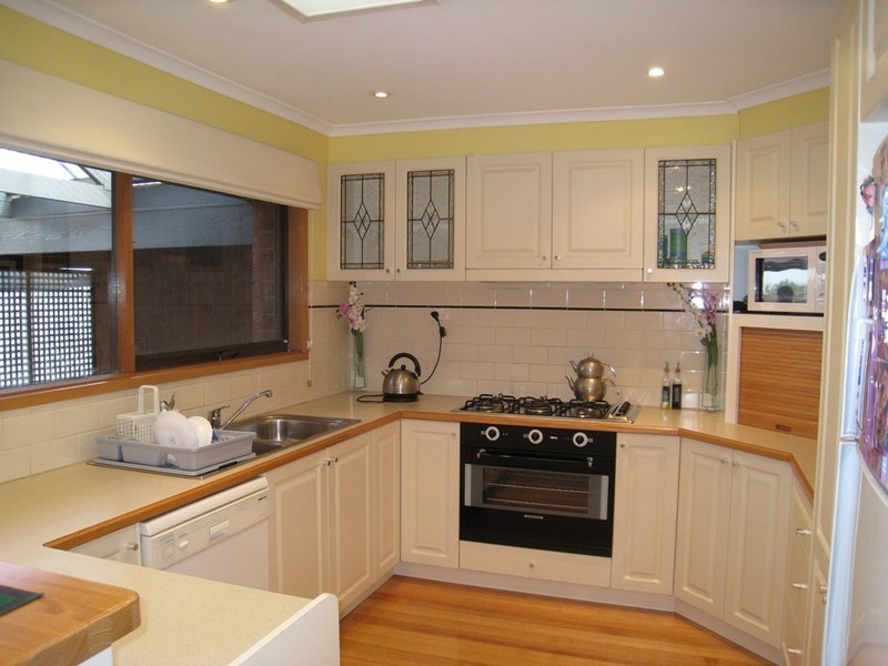 6 Lynne Crt, Hallam VIC 3803