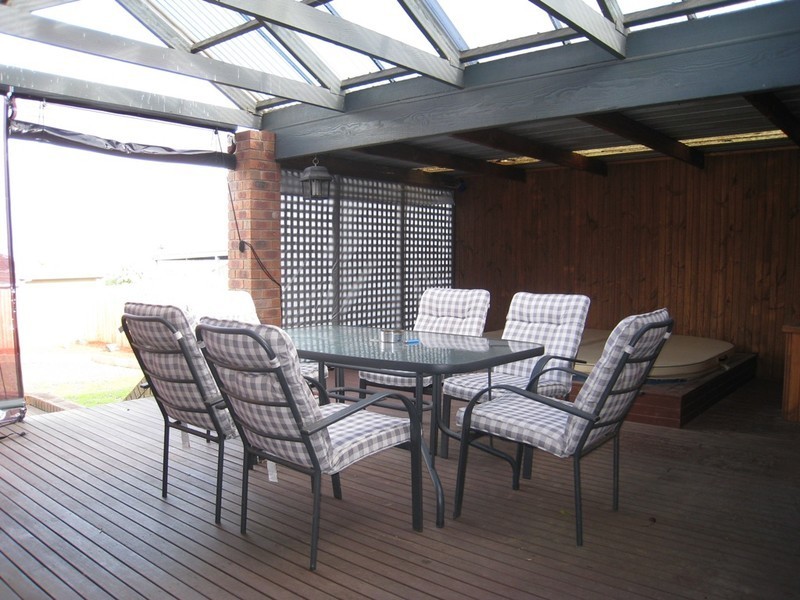 6 Lynne Crt, Hallam VIC 3803