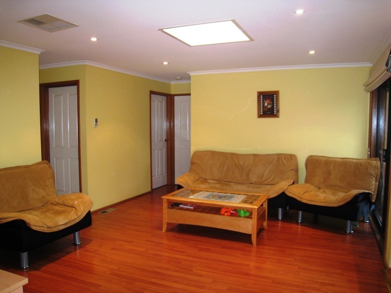 6 Lynne Crt, Hallam VIC 3803