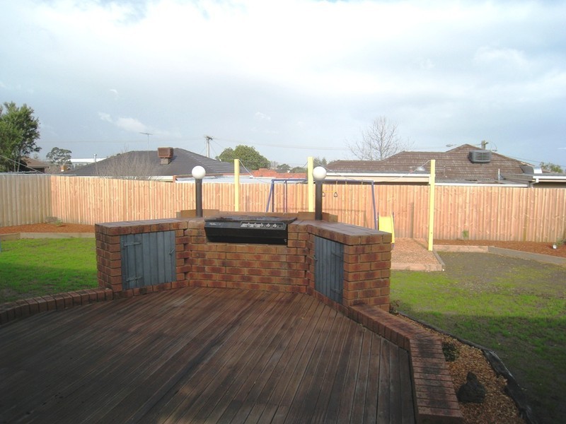 6 Lynne Crt, Hallam VIC 3803