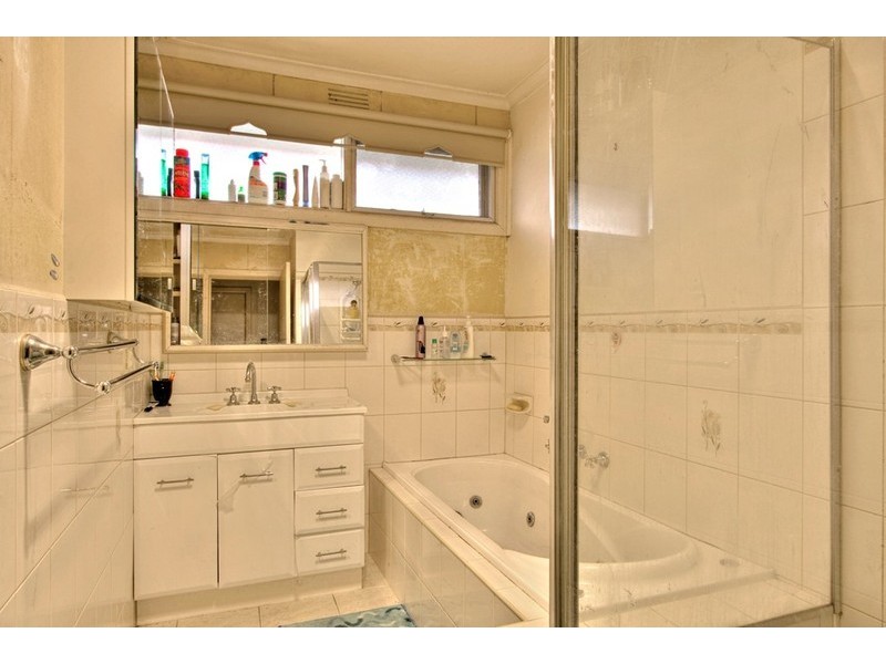 52 Shalimar Crescent, Dandenong North VIC 3175