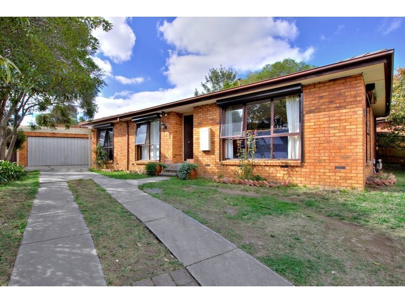 27 Crossdale Rise, Endeavour Hills VIC 3802