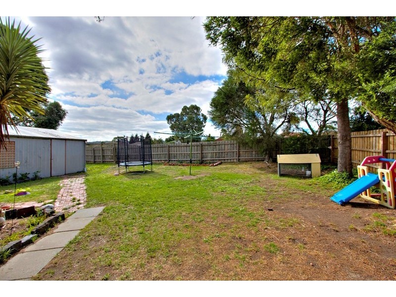 27 Crossdale Rise, Endeavour Hills VIC 3802