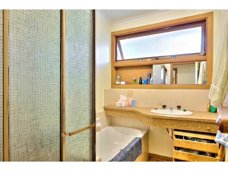 27 Crossdale Rise, Endeavour Hills VIC 3802