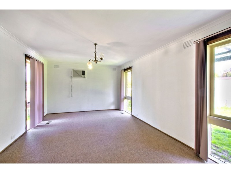 1 Woodworth Close, Endeavour Hills VIC 3802