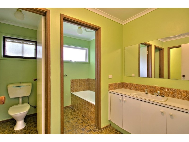 1 Woodworth Close, Endeavour Hills VIC 3802