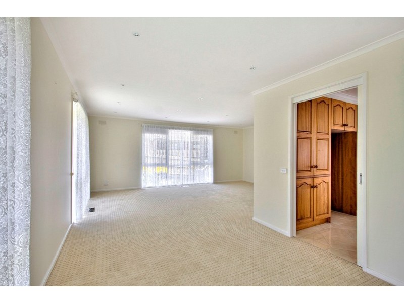 6 Harvey Place, Endeavour Hills VIC 3802