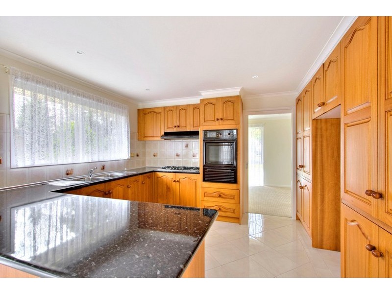 6 Harvey Place, Endeavour Hills VIC 3802